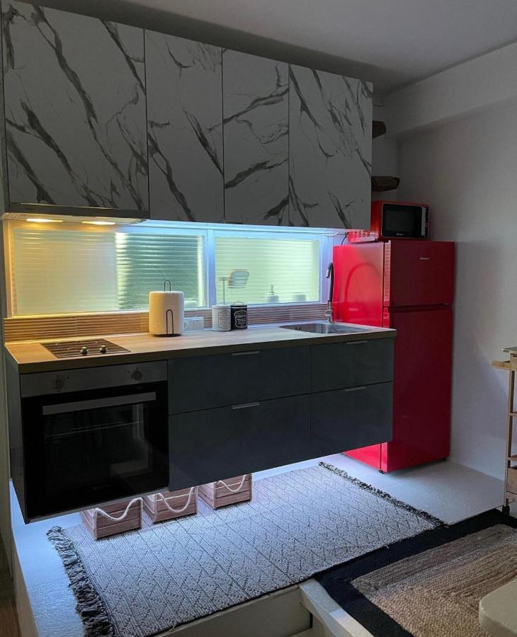 Oikiastudios Patras Luaran gambar