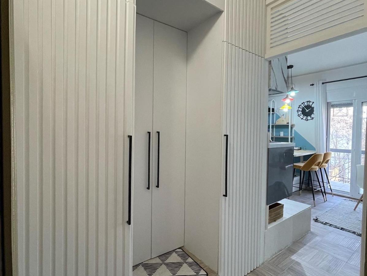 Oikiastudios Patras Luaran gambar