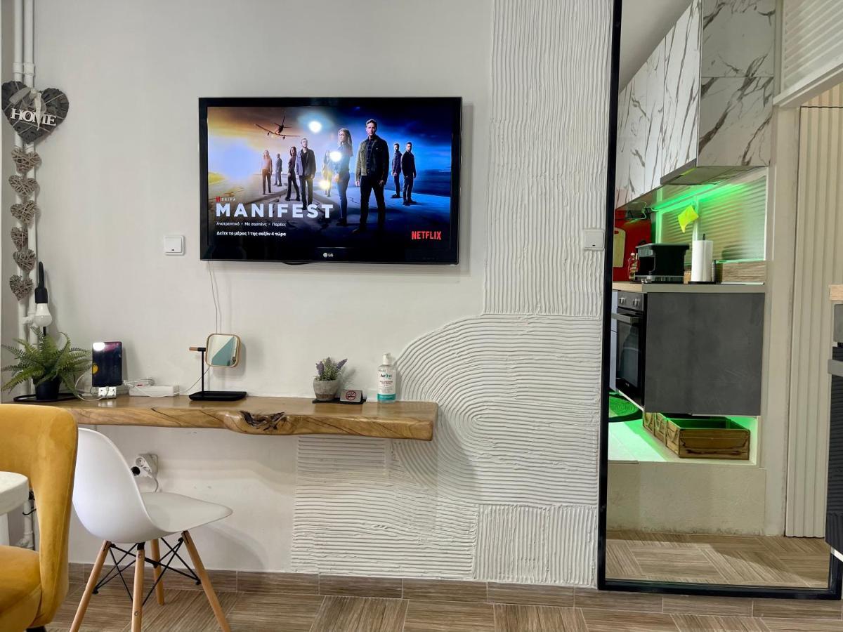 Oikiastudios Patras Luaran gambar