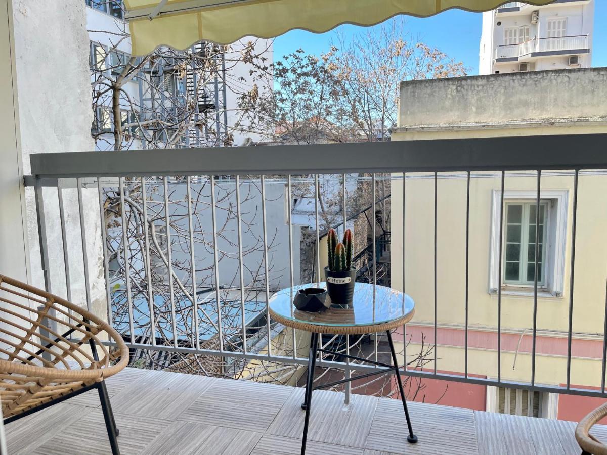 Oikiastudios Patras Luaran gambar