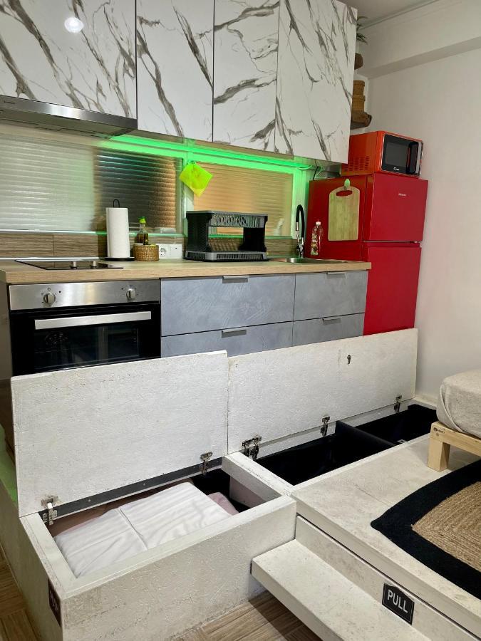 Oikiastudios Patras Luaran gambar