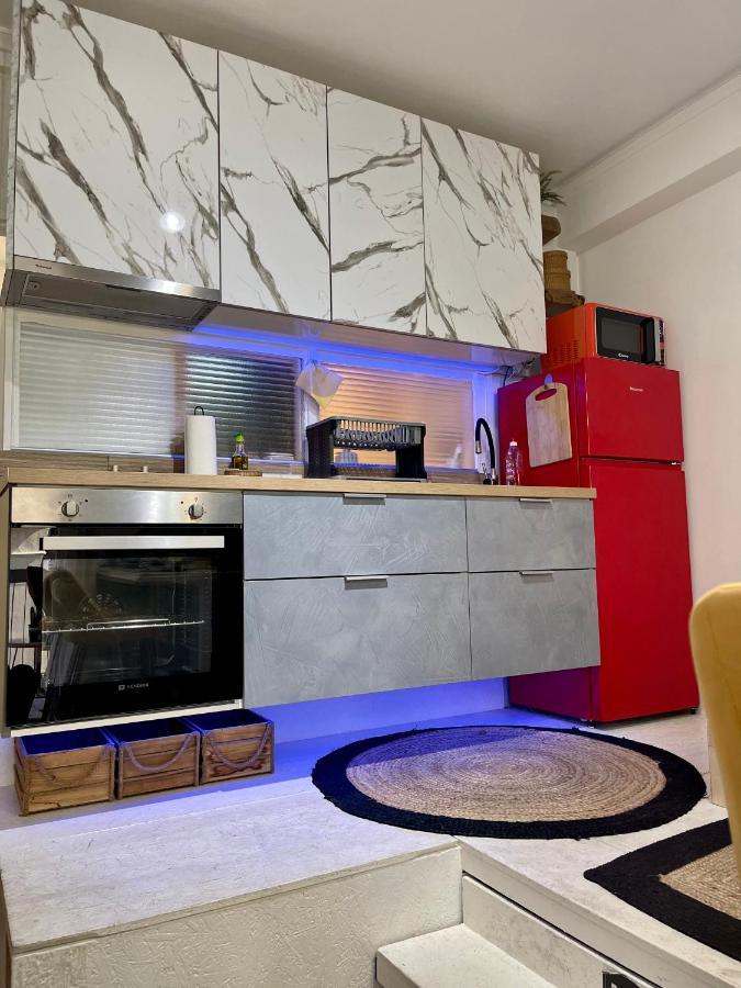 Oikiastudios Patras Luaran gambar